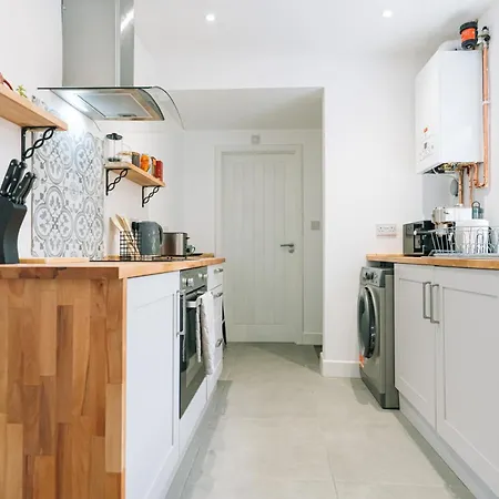 Апартаменты 3 Bedroom House Workstays Uk