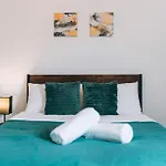 3 Bedroom House Workstays Uk Appartamento *