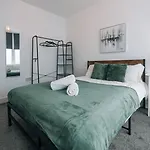Appartamento 3 Bedroom House Workstays Uk *