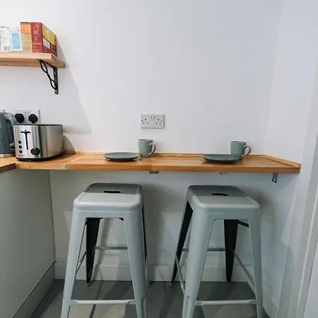 3 Bedroom House Workstays Uk Διαμέρισμα *